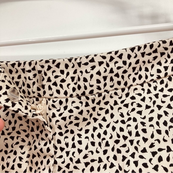 ❤️‍🔥 (5/20) H&M Women's Feather Print Shorts Size 4 - Picture 3 of 6